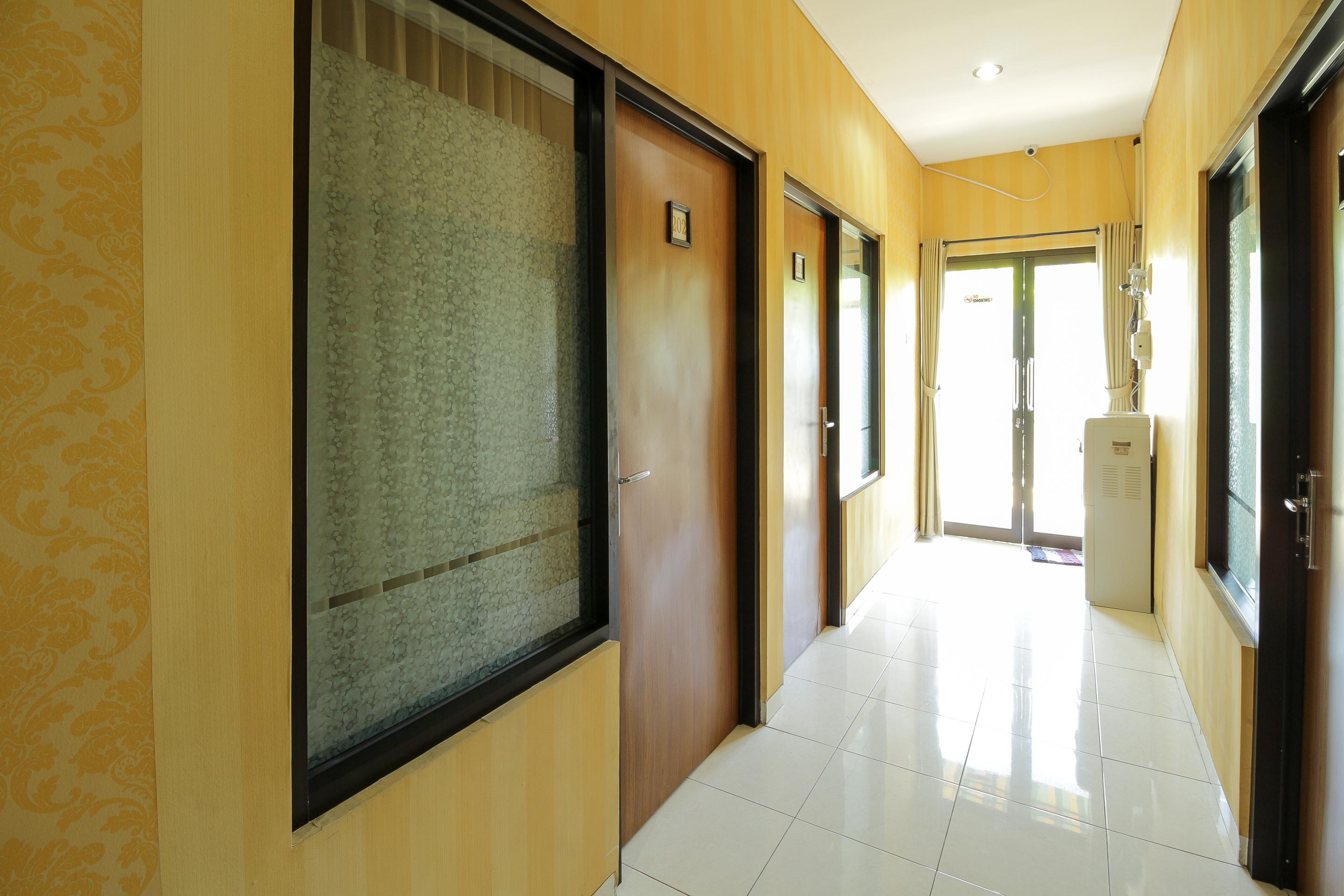 Oyo 734 Tuban Torres Accomodation Kuta Lombok Buitenkant foto