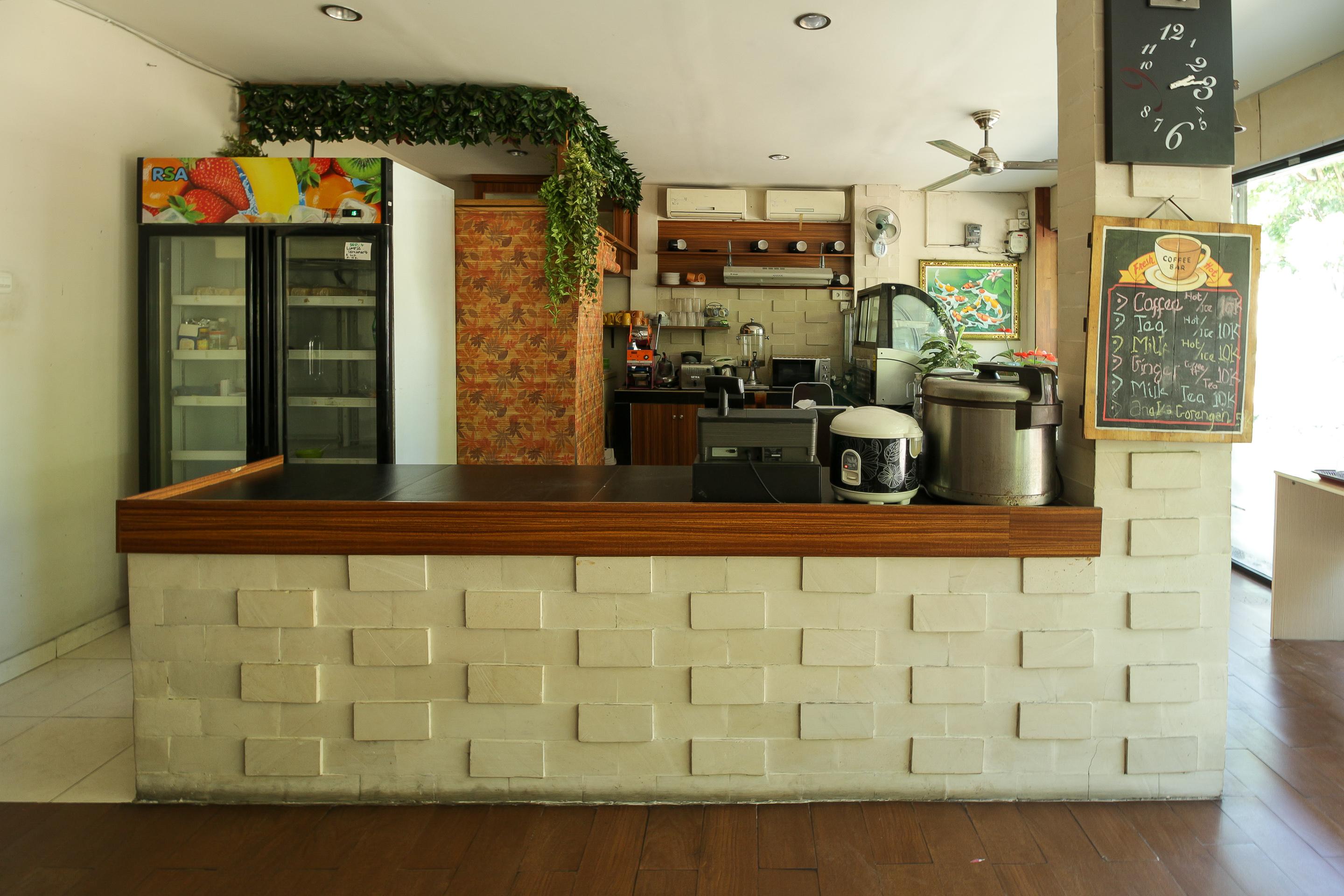 Oyo 734 Tuban Torres Accomodation Kuta Lombok Buitenkant foto