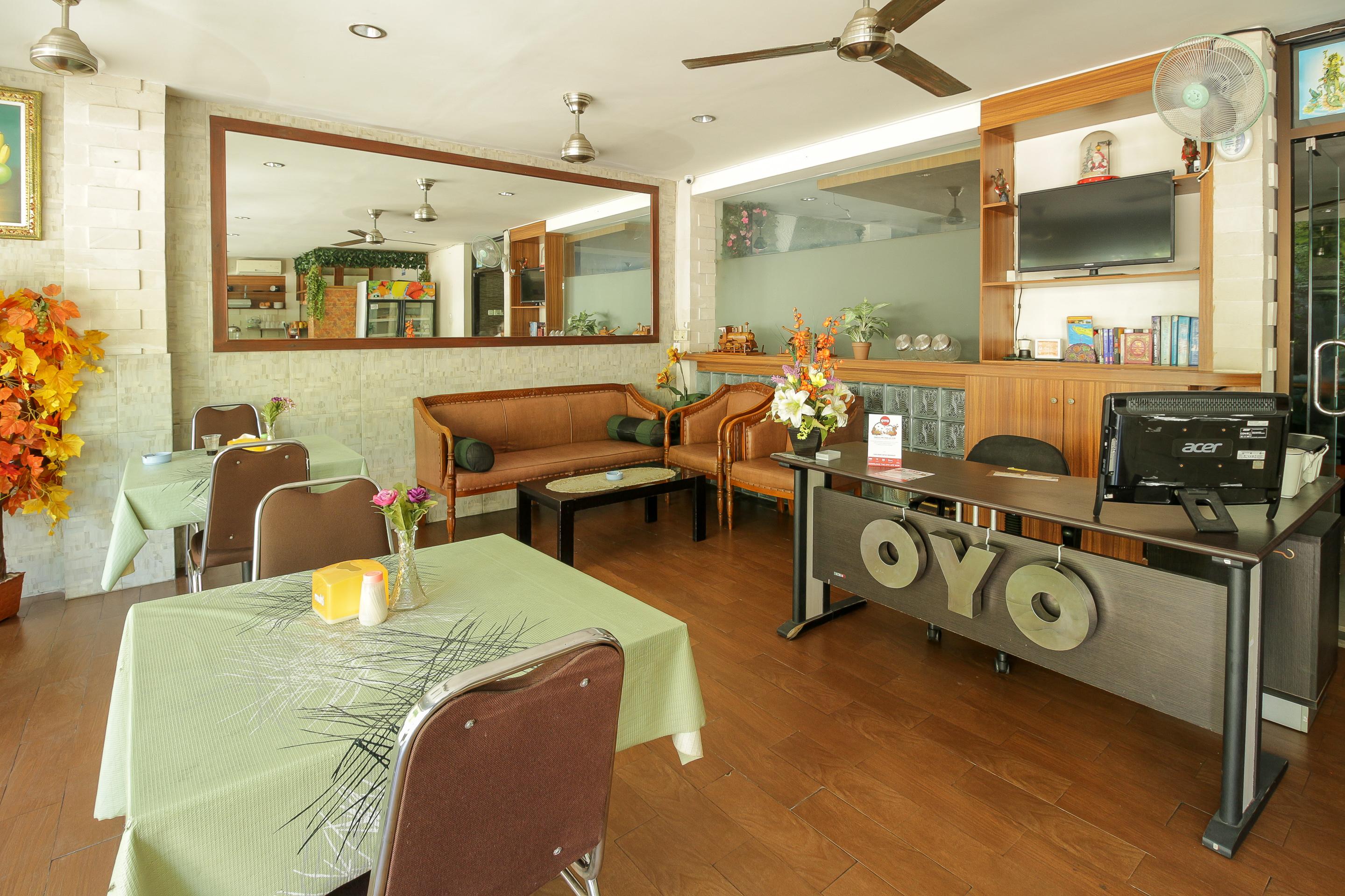 Oyo 734 Tuban Torres Accomodation Kuta Lombok Buitenkant foto