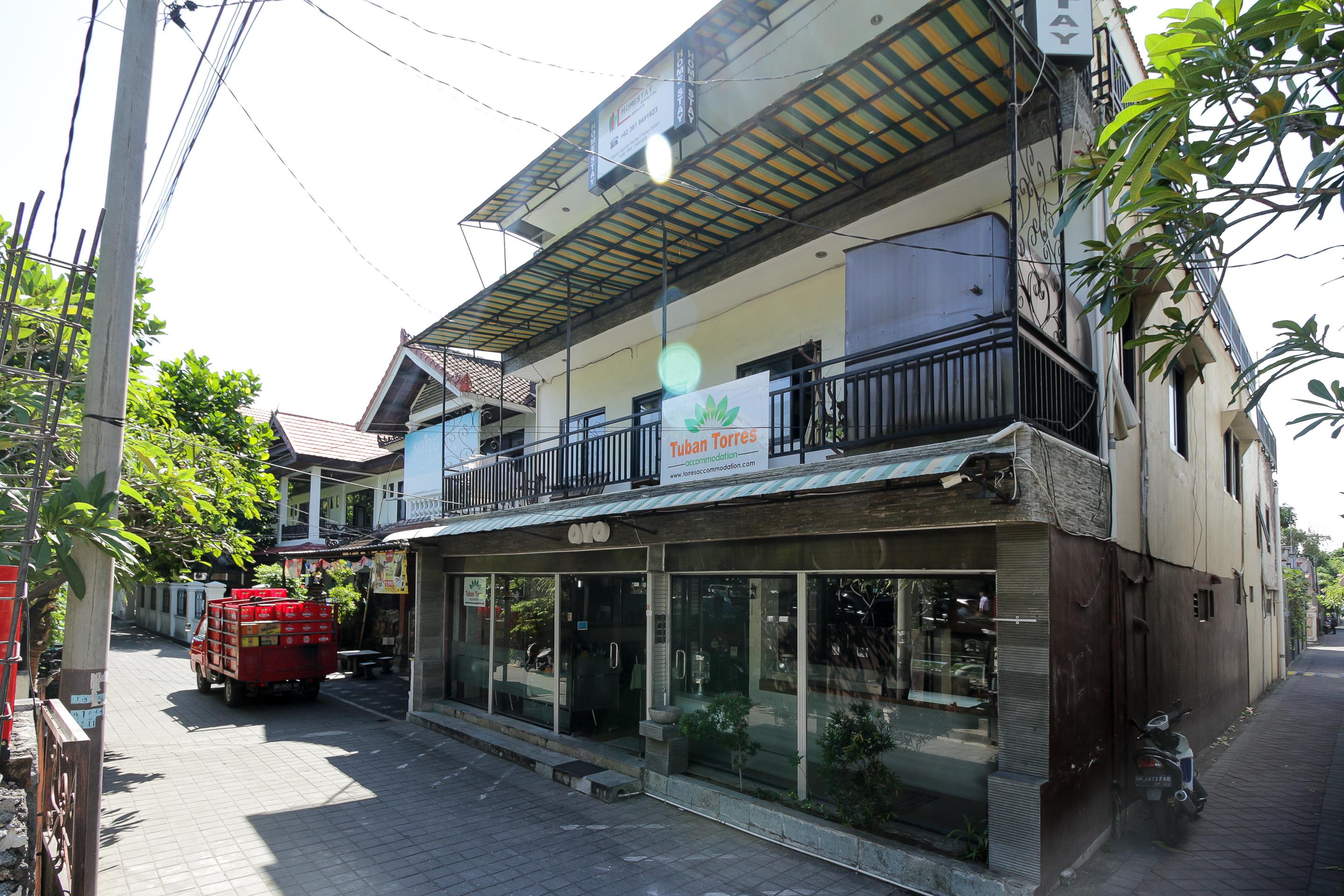 Oyo 734 Tuban Torres Accomodation Kuta Lombok Buitenkant foto