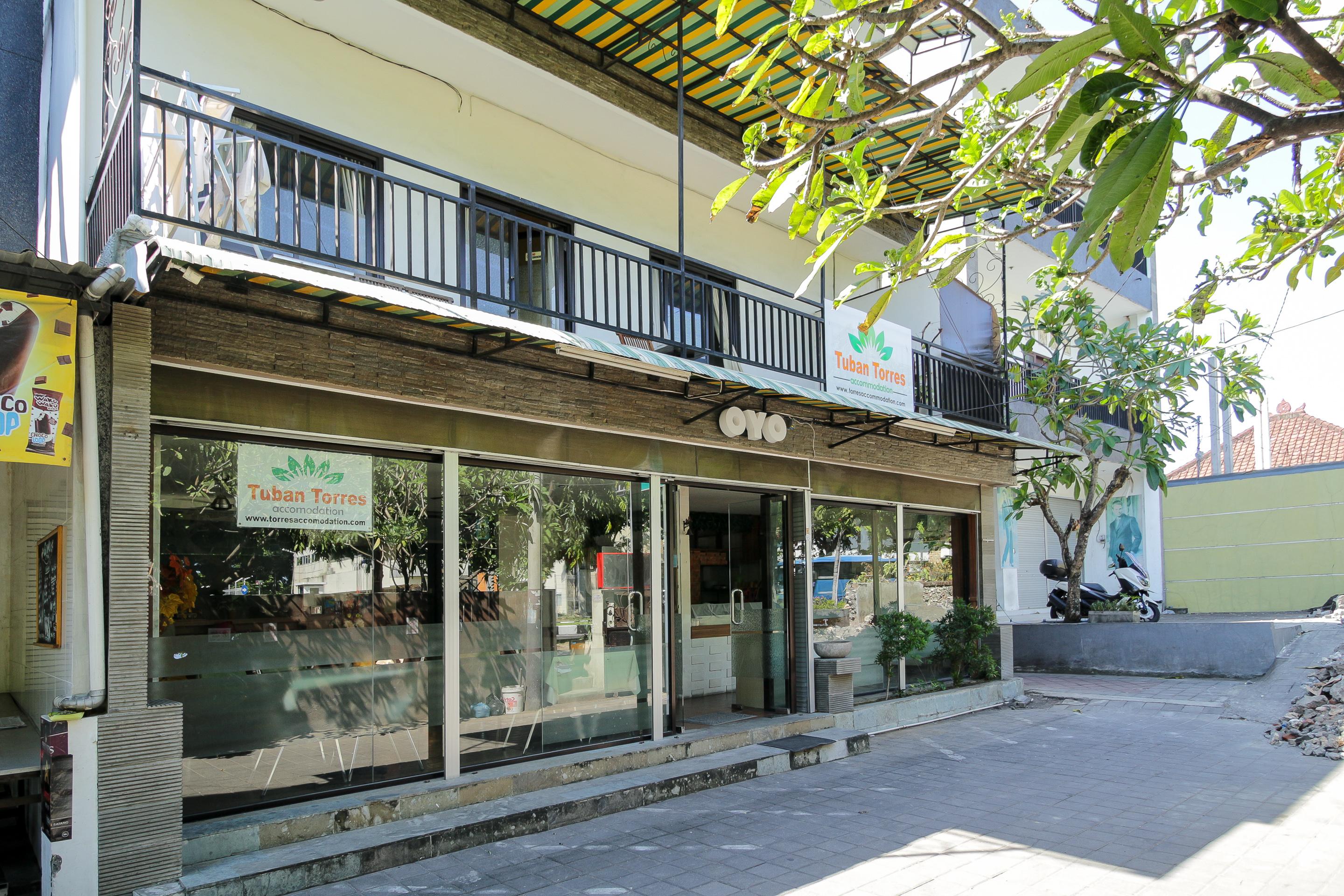 Oyo 734 Tuban Torres Accomodation Kuta Lombok Buitenkant foto