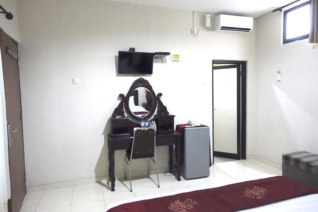 Oyo 734 Tuban Torres Accomodation Kuta Lombok Buitenkant foto